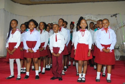 PUPILS PERFORMING ON STAGE